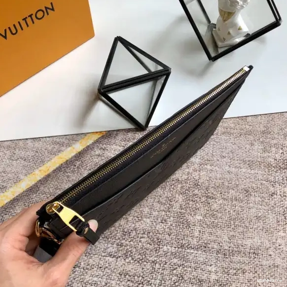 WIS VUITTON MM POCHETTE LOUIS MÉLANIE 0622